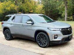 Chevrolet Traverse RS. Este modelo ofrece velocidad y seguridad, pues cuenta con siete bolsas de aire. ESPECIAL