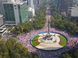 El ex presidente Felipe Calderón estimó una asistencia de medio millón de personas en la marcha contra la reforma electoral en la Ciudad de México. EL UNIVERSAL