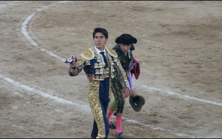 El diestro José María Hermosillo dio la vuelta al ruedo entre protesta de los aficionados. CORTESÍA/Mayra Vargas