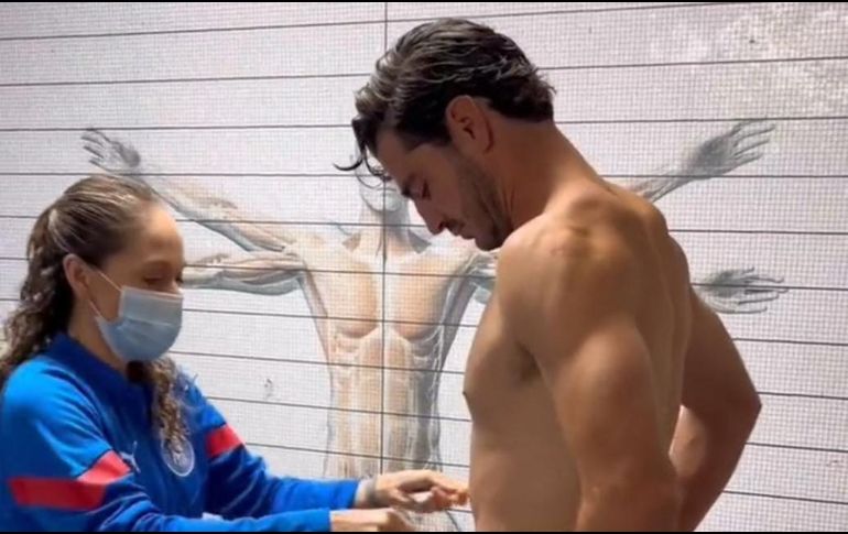 Los jugadores de Chivas llegaron a las instalaciones del equipo para realizar las pruebas de rigor. ESPECIAL / Chivas