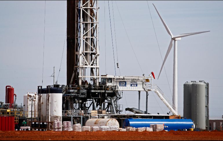 Una instalación petrolera en Midland, texas, en una fotografía de archivo. EFE/ARCHIVO