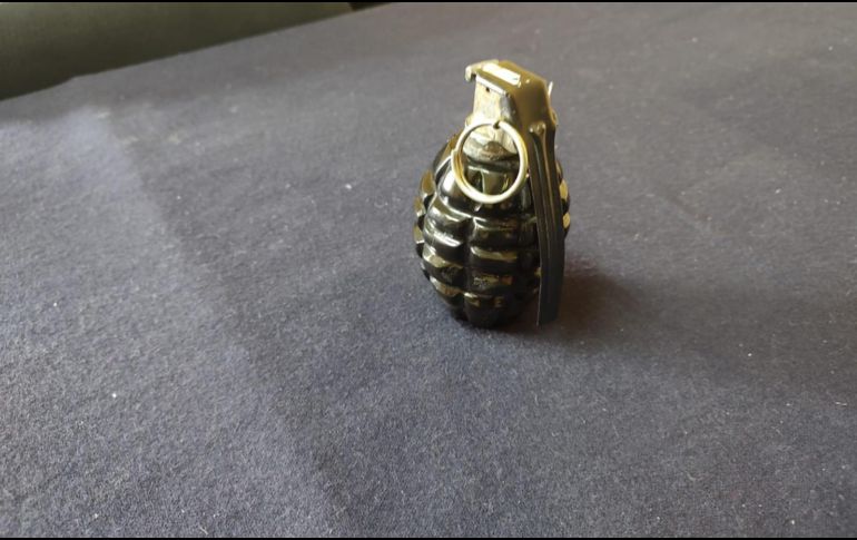 El director de la institución informó que una alumna de primer grado había llevado un artefacto similar a una granada para asustar a sus compañeros. ESPECIAL / Policía Estatal del Estado de México