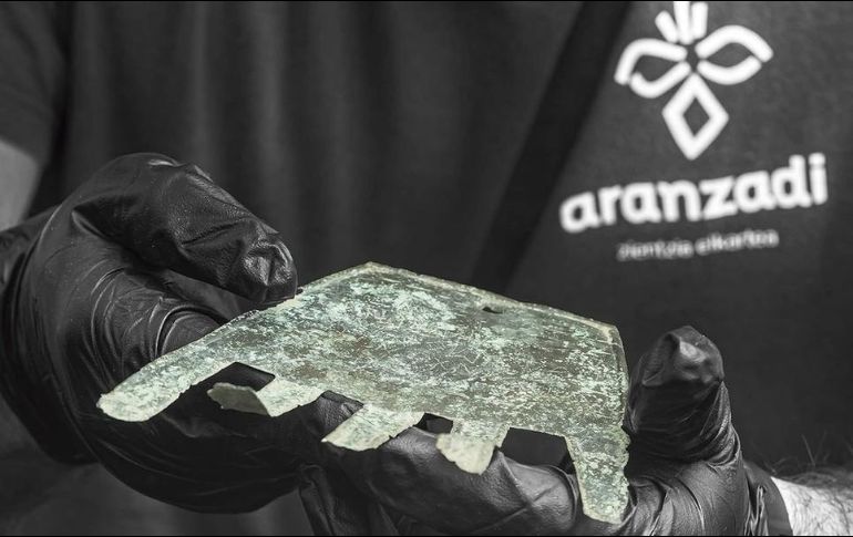 Son 40 signos distribuidos en cuatro líneas. SOCIEDAD DE CIENCIAS ARANZADI