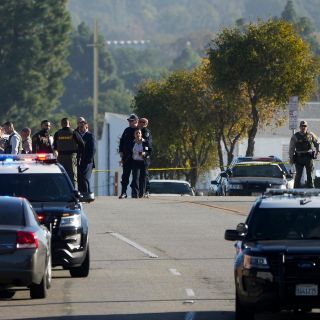 Vehículo atropella a 22 policías que entrenaban en Los Ángeles