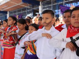 Los alumnos asistieron al evento con trajes típicos de la época. TWITTER/@CitlalliAmaya