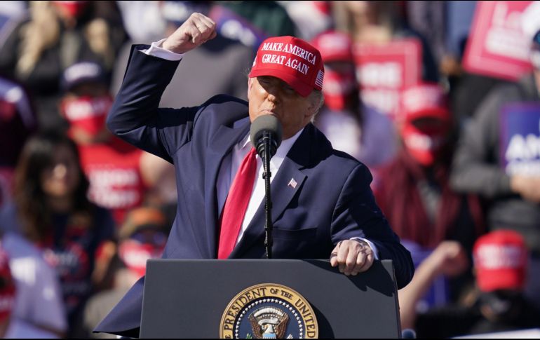 A lo largo de su periodo como presidente, el uso de redes sociales de Trump representó un gran desafío a importantes plataformas. AP/ARCHIVO