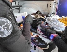 Un hombre fue detenido por robar más de 18 pares de tenis de una plaza comercial en Zapopan. ESPECIAL