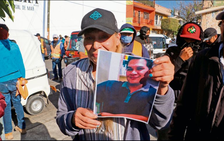 Natividad Duarte, quien participó en la manifestación, espera que las autoridades encuentren a su hijo Emmanuel con vida. EL INFORMADOR/ A. Navarro