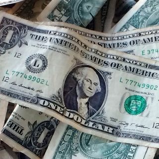 Disminuyen estadounidenses que piden apoyo por desempleo