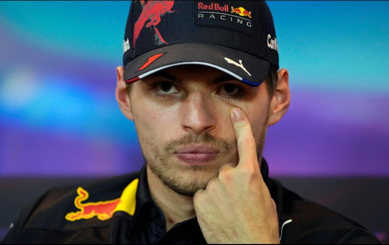 El neerlandés dijo que ya ha resuelto el conflicto con Checo Pérez, y se considera dispuesto a ayudarlo en Abu Dhabi. AP / K. Jebreili