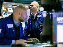 Entre las 30 empresas cotizadas del Dow Jones, destacaba la bajada de un 3.5 % de Salesforce y la subida de 4.96 % de Cisco. EFE/J. Lane