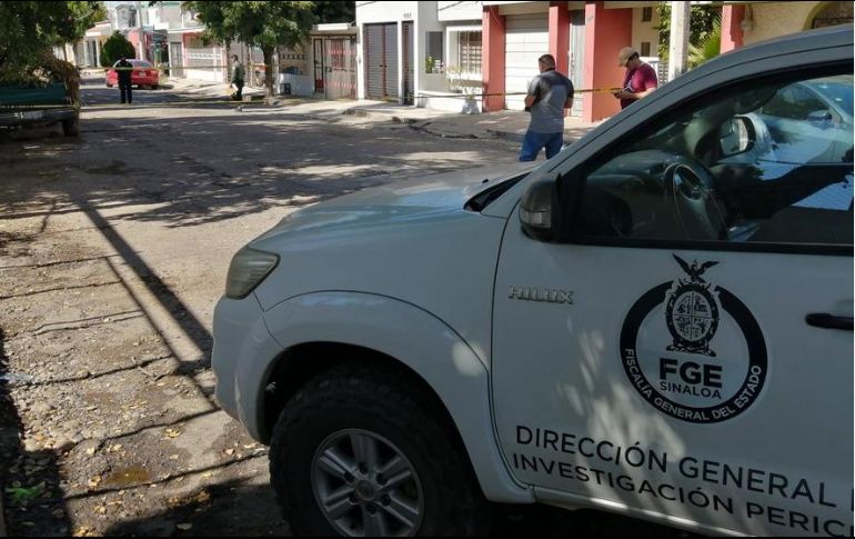 Se presume que la cómplice del sujeto, una mujer de apariencia joven, lo esperaba afuera en una motocicleta en la que logró huir del lugar. SUN/ESPECIAL