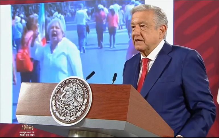 Mujer que insulta a AMLO reaparece para disculparse, pero sus disculpas no estaban destinadas para el mandatario. YOUTUBE/EL UNIVERSAL