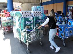 Lupita Vázquez y su familia compraron en el pasado Buen Fin la despensa de todo un año. EL INFORMADOR/ ARCHIVO