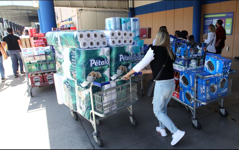 Lupita Vázquez y su familia compraron en el pasado Buen Fin la despensa de todo un año. EL INFORMADOR/ ARCHIVO