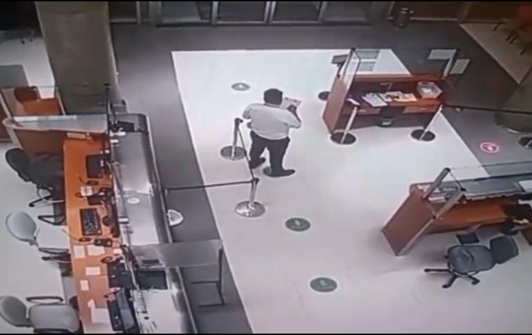 La cámara de seguridad del Sanatorio Finochietto no logró captar a la mujer. ESPECIAL