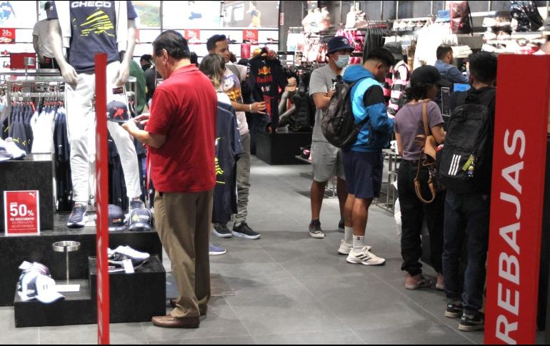 Los operativos se seguridad se realizan en un fin de semana donde se registra una alta incidencia delictiva debido al manejo de efectivo y mercancía. EL INFORMADOR/C. Zepeda