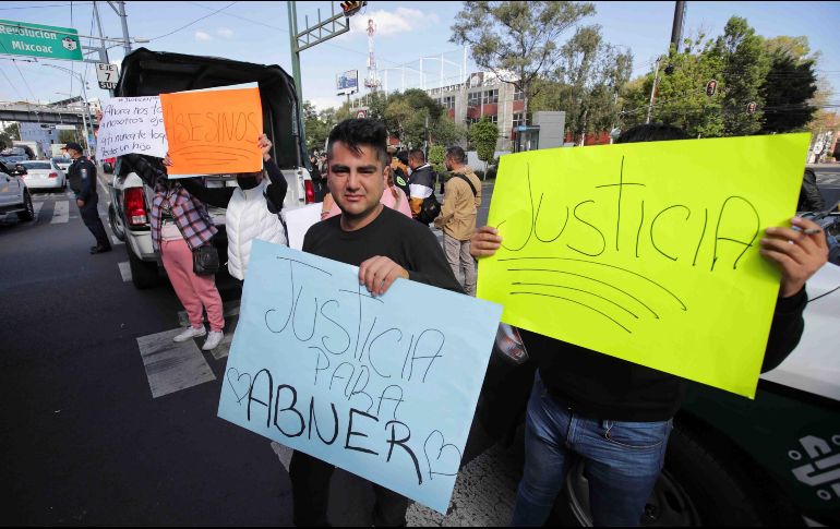 Amigos de los acusados y profesores protestaron afuera del tribunal y exigieron que se aplique la ley sin ningún tipo de presión mediática. SUN/ARCHIVO