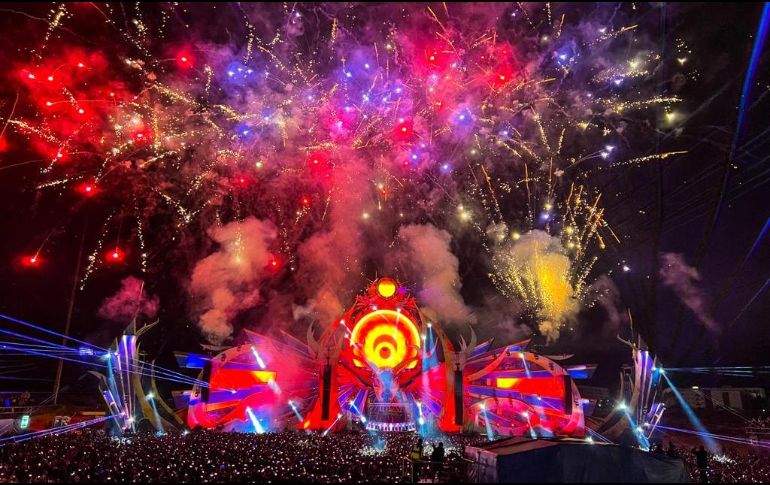 El público tapatío vivió una enérgica velada, llena de fuegos artificiales y música electrónica. EL INFORMADOR/ A. Navarro