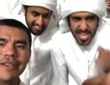 Un mexicano enseñó a los aficionados del país anfitrión a dedicarle una porra al Club América. ESPECIAL