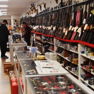 Baja apoyo a leyes más estrictas sobre las armas de fuego en EU