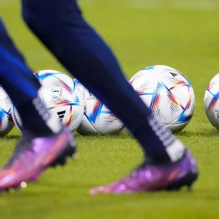 Reportero acusa que no lo dejan entrar a partido de Qatar 2022 por playera LGBT