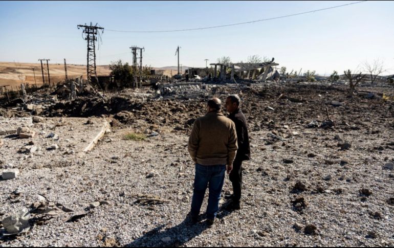 Los medios locales han señalado que los proyectiles impactaron en un centro escolar y dos viviendas en la localidad fronteriza de Karkamis, así como un vehículo ubicado junto al paso con Siria.. AP/ B. Ahmad