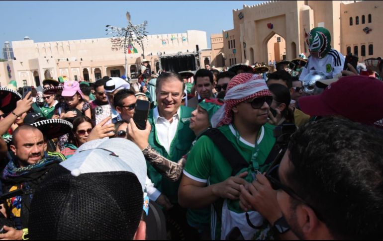 Entre canciones con mariachi, gritos de júbilo y porras para la Selección, no faltó quien comenzara a expresarse a todo pulmón: 