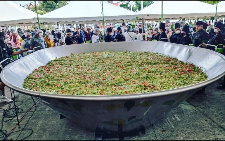 En total, la mezcla tuvo un peso de cuatro mil 972 kilogramos. TWITTER/@Michoacan