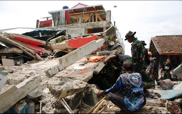 Las operaciones de rescate se centran en una docena de locaciones en Cianjur en donde se cree que aún hay personas atrapadas. EFE/A. Weda