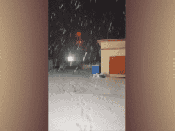 El lunes por la noche y la madrugada de este lunes se registró en el municipio de Galeana, la primera nevada de la temporada de frío. TWITTER / @PC_NuevoLeon