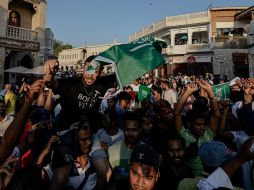 La afición de Arabia Saudí tendrá un día extra de festejos luego de la sorpresiva victoria 1-2 sobre Argentina. EFE