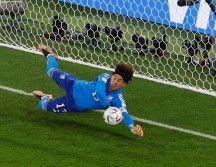 Memo Ochoa se convirtió en el héroe de la Selección Mexicana. EFE / J. Guillen