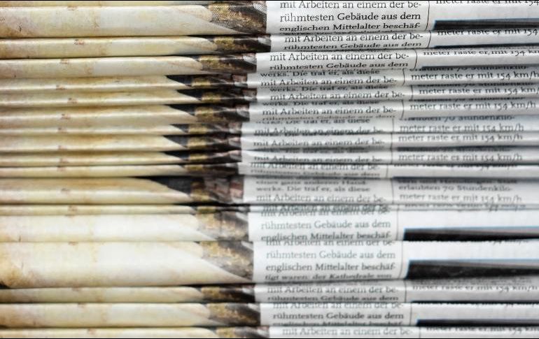 Sobre lo que escriben, las temáticas informativas son la política en 57%, y seguridad en un 37 por ciento. ESPECIAL / UNSPLASH by Waldemar Brandt