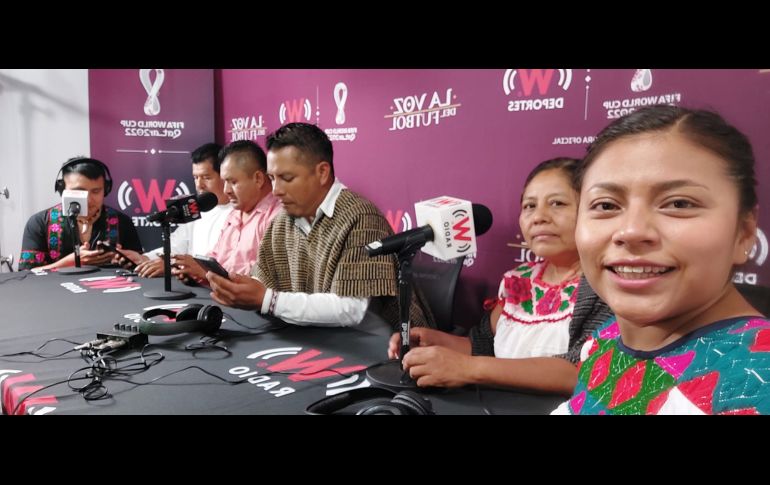 Los pueblos con lengua náhuatl, zapoteco, mixe, chatino y mixteco escucharon las emociones del encuentro México contra Polonia. Especial.