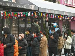 Autoridades chinas mantienen confinamientos en varias ciudades. AP