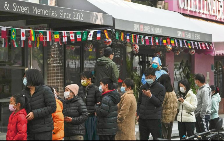 Autoridades chinas mantienen confinamientos en varias ciudades. AP