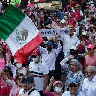 En marcha a favor de INE "hubo muchísimo robo de carteras": López Obrador