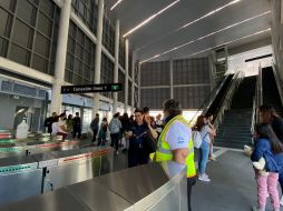 Decenas de usuarios se vieron afectados por el paro de la Línea 1 y 3 del Tren Ligero. EL INFORMADOR / P. Mendoza
