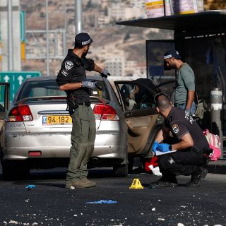 Doble atentado en Jerusalén deja al menos un muerto y 14 heridos