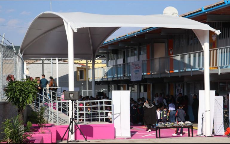 Con el programa se impacta de manera positiva a más de 200 mil niñas y niños del municipio con la entrega de útiles escolares, mochilas y uniformes deportivos. ESPECIAL/Gobierno de Guadalajara