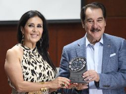 Geraldina Herrera es parte de la empresa familiar Mackech, fundada hace 50 años por su mamá, la señora Geraldina Vega, fabricando joyería de alto diseño con creaciones únicas.