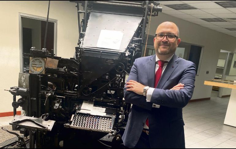 Luis Campos Carriedo recomienda a los alumnos, además de dedicarse al estudio, imprimir en lo que hacen pasión, perseverancia y constancia.