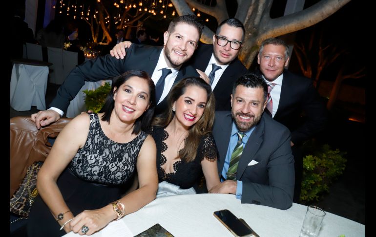 Mauricio Jiménez, Oscar De Anda, Félix Jiménez, Claudia Arce, Estela Topete y Londres Rodríguez. GENTE BIEN JALISCO/Claudio Jimeno