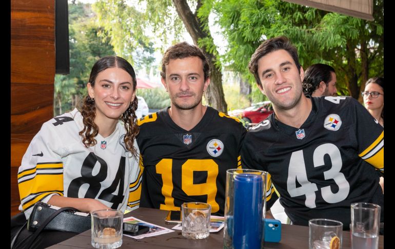 Michelle Campos, Santiago Ruiz y Ricardo Vergara. CORTESÍA