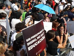 La UdeG marchó este miércoles para pedir la renuncia del gobernador de Jalisco. EL INFROMADOR/ A. CAMACHO