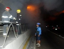 Por un momento la vialidad fue cerrada en lo que se controlaban las llamas. EL INFORMADOR/ARCHIVO
