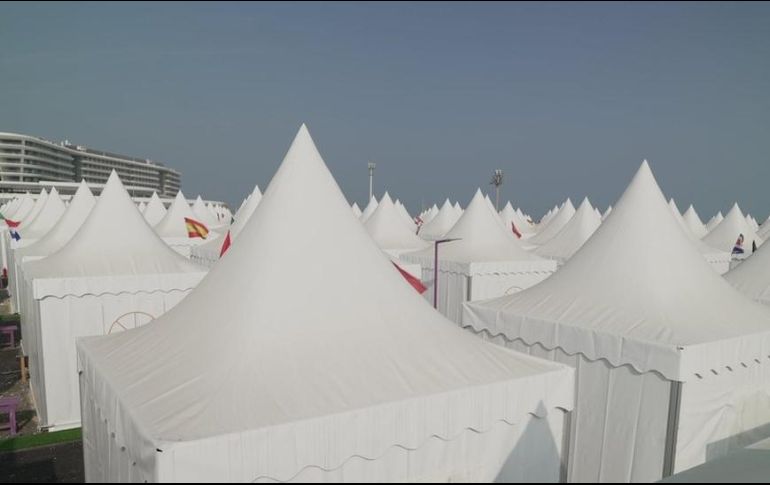 Qetaifan Island Fan Village consiste de 1.800 tiendas de campaña, cada una con capacidad para albergar a dos personas. BBC SPORT