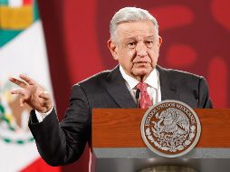 López Obrador enlista una serie de consignas que podrían llevar los asistentes de la marcha, entre ellas, el acudir para defender la cuarta transformación y que no regrese el régimen de corrupción. EFE / I. Esquivel