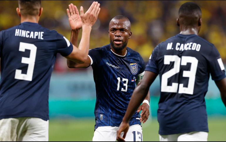 ENNER VALENCIA (#13). Con sus dos tantos frente a Qatar ya se había convertido en el máximo goleador de su país en la historia de los mundiales con cinco, y el viernes agregó otro a la cuenta. EFE / E. Biba